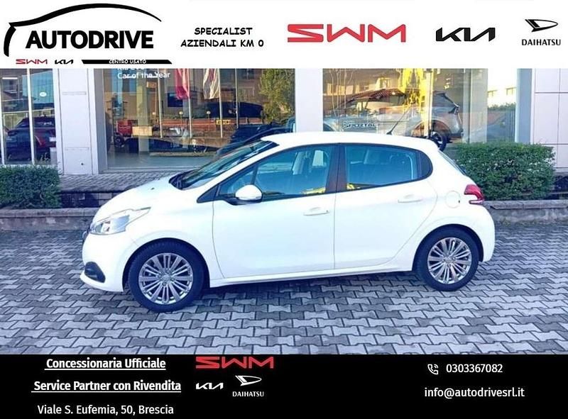 Bianco Usata 2017 Peugeot 208 Active Due volumi | 8800 € (Buon prezzo) - Immagine 1/4