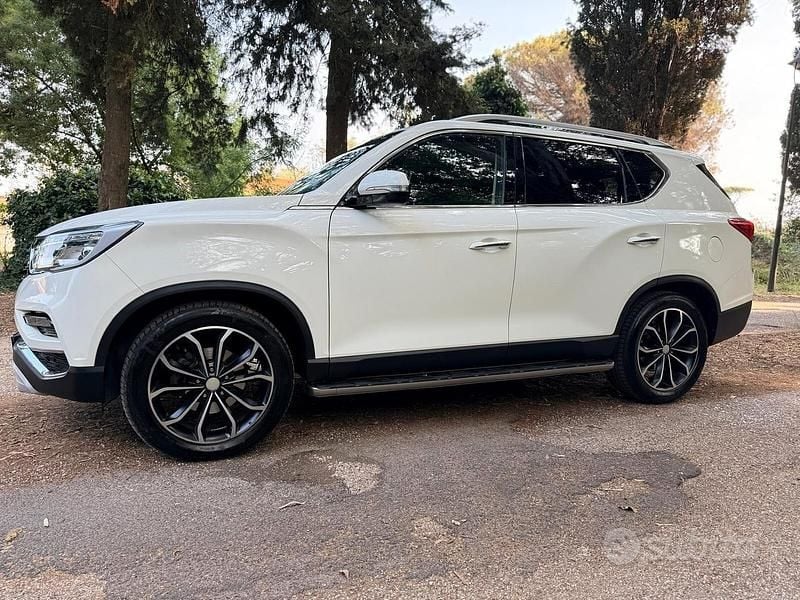 Bianco Usata 2019 Ssangyong (KGM) Rexton SUV | 16.500 € (Super prezzo) - Immagine 1/4