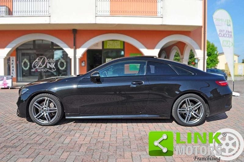 Usado Mercedes E300 Premium 245 CV (180 kW) 2020 Negro Coupe