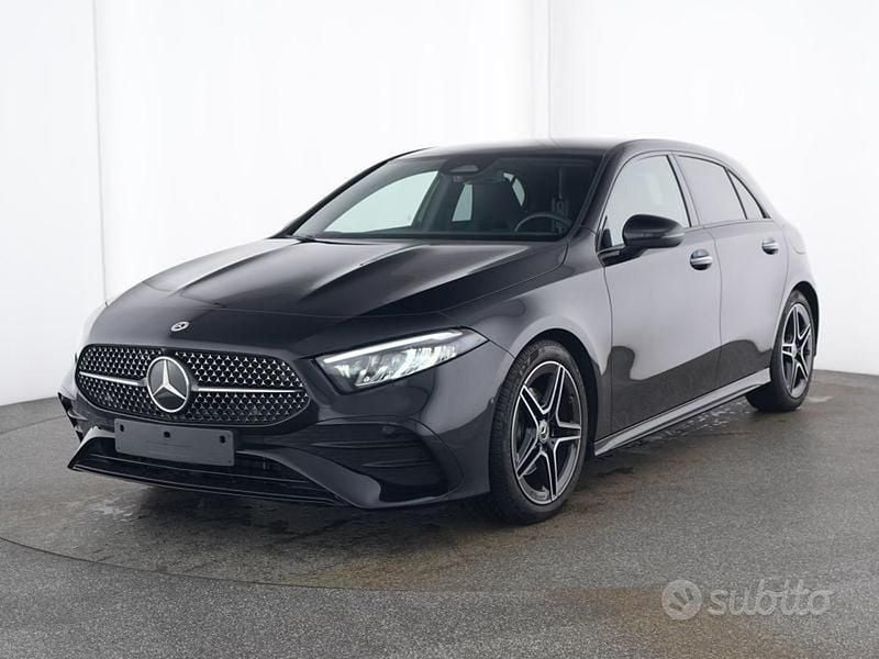 Nero cosmo Usata 2024 Mercedes A180 Advanced Plus Berlina | 31.990 € (Buon prezzo) - Immagine 1/3