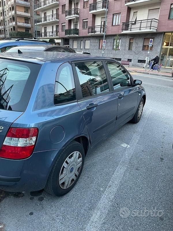 Usata Fiat Stilo 103 CV (75 kW) 2003 Blu Berlina