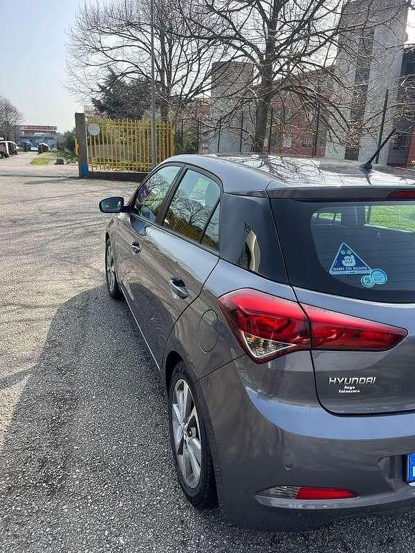 Usata Hyundai i20 Style 84 CV (61 kW) 2017 Grigio Utilitaria