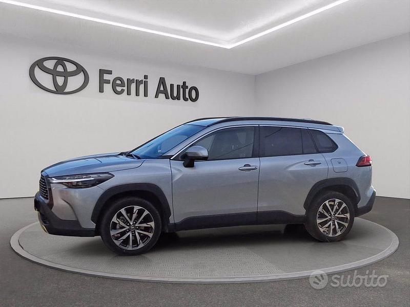 Usata Toyota Corolla Cross Trend 140 CV (102 kW) 2025 Silver met SUV