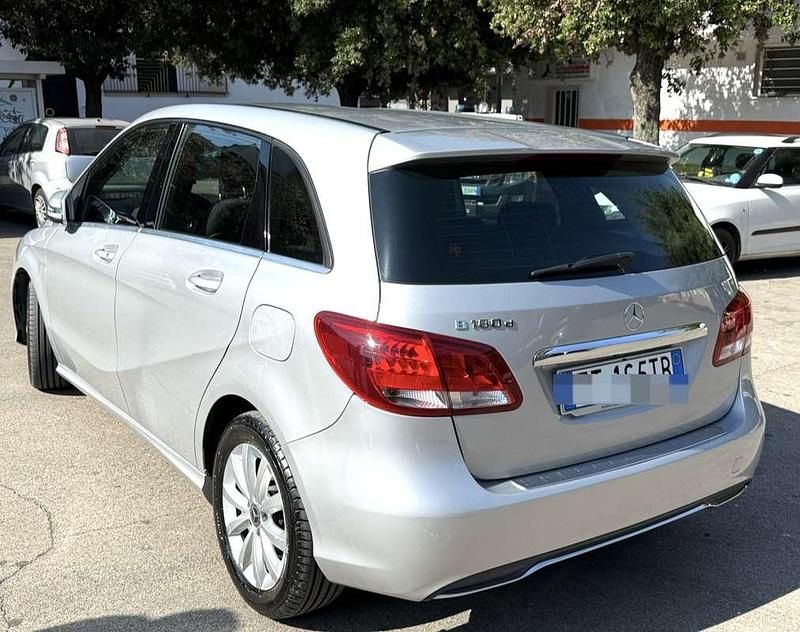 Usata Mercedes B180 109 CV (80 kW) 2018 Monovolume