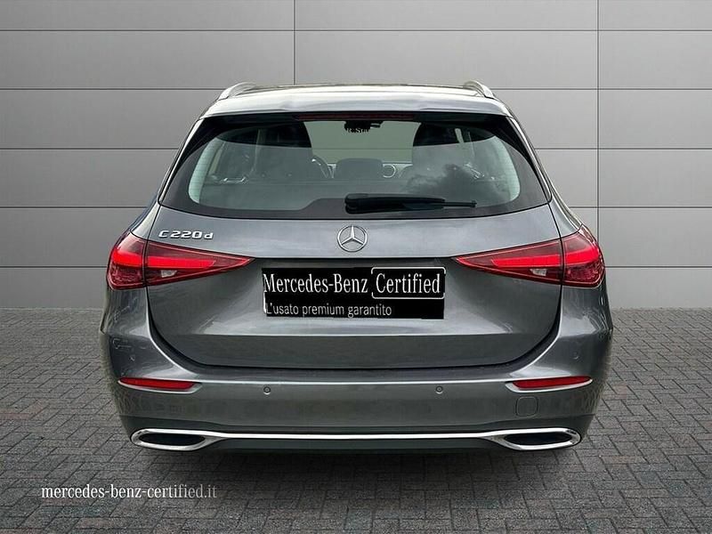 Usado Mercedes 220 200 CV (147 kW) 2022 Gris Familiar