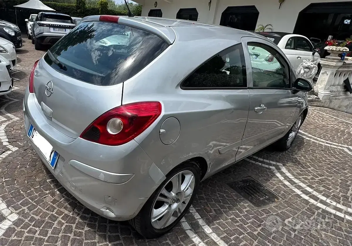 Usata Opel Corsa Enjoy 60 CV (44 kW) 2007 Utilitaria