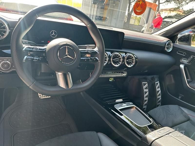 Begagnad Mercedes CLA200 Shooting Brake 163 HK (119 kW) 2024 Grå Kombi