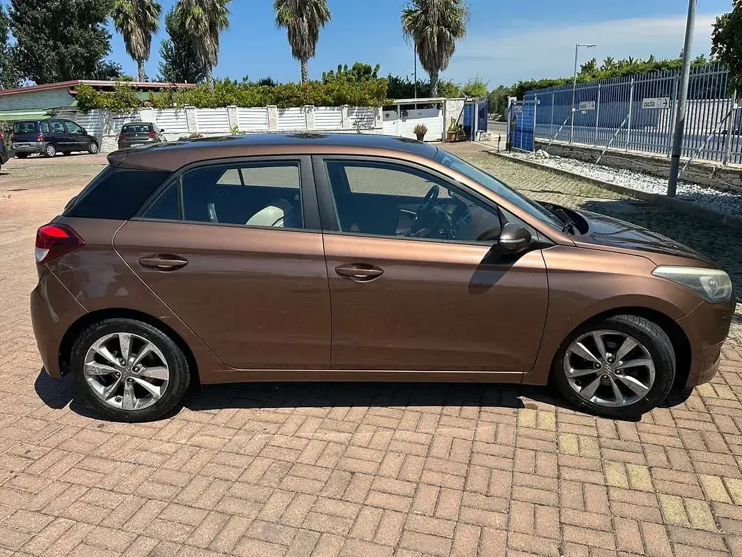 Usata Hyundai i20 Style 84 CV (61 kW) 2016 Bronzo Utilitaria