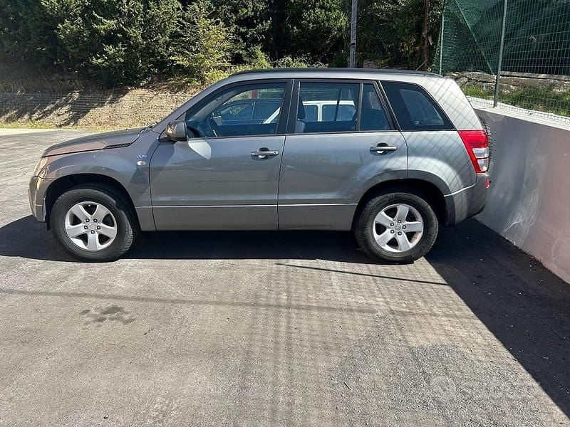 Usata Suzuki Grand Vitara 129 CV (94 kW) 2006 Grigio SUV