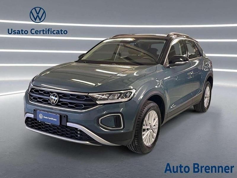 Usata VW T-Roc Life 150 CV (110 kW) 2024 Petroleum blue metallizzato ne SUV