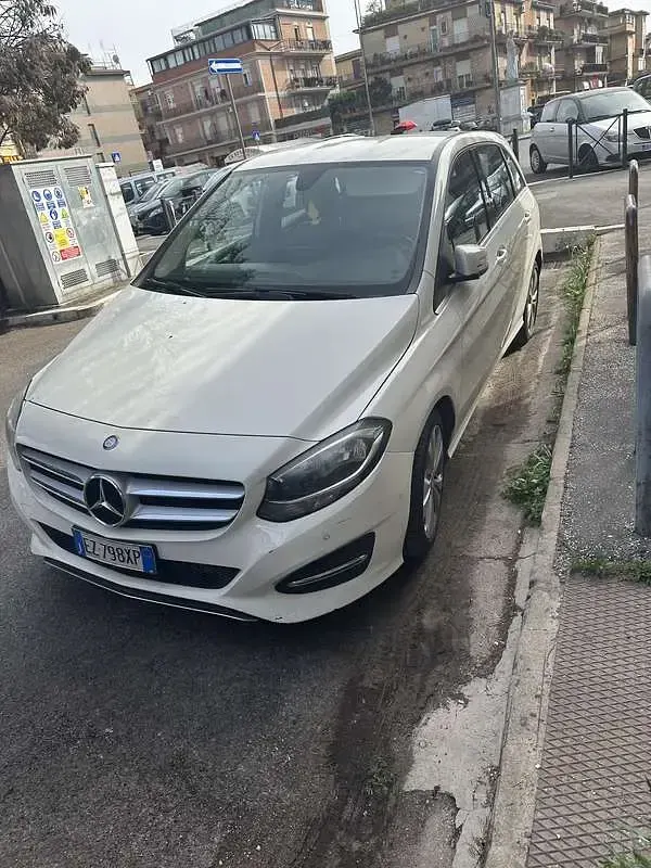 Usata Mercedes B180 109 CV (80 kW) 2015 Utilitaria