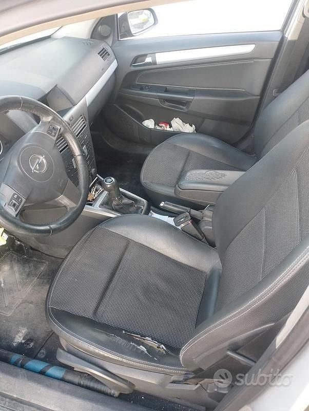 Usata Opel Astra 101 CV (74 kW) 2007 Berlina