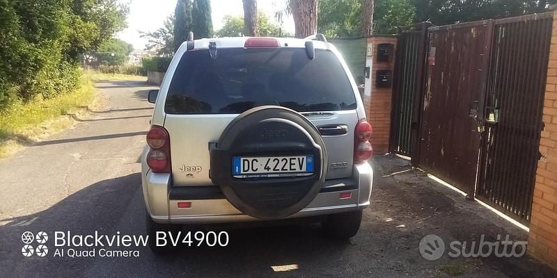 Usata Jeep Cherokee 116 CV (85 kW) 2006 Grigio SUV