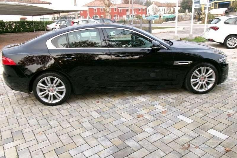 Usata Jaguar XE Prestige 180 CV (132 kW) 2019 Nero met Berlina