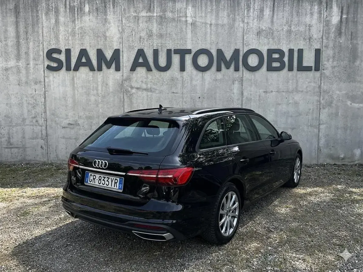 Usado Audi A4 Advanced 163 CV (119 kW) 2023 Negro Familiar