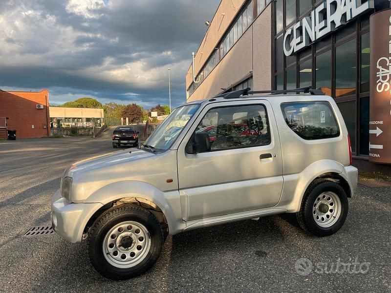 Usata Suzuki Jimny 82 CV (60 kW) 2003 Grigio SUV