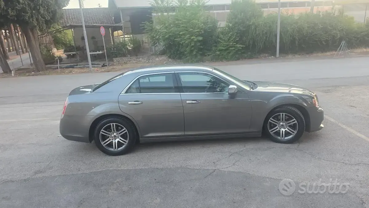 Usata Lancia Thema 190 CV (139 kW) 2013 Marrone Berlina