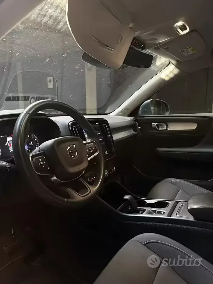 Usata Volvo XC40 163 CV (119 kW) 2022 Grigio SUV