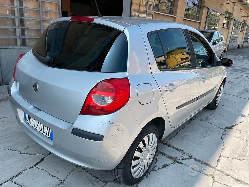 Usata Renault Clio II 75 CV (55 kW) 2007 Utilitaria