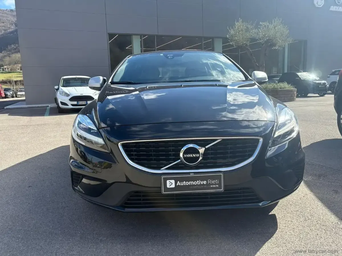 Usata Volvo V40 R-Design 120 CV (88 kW) 2017 Nero Berlina