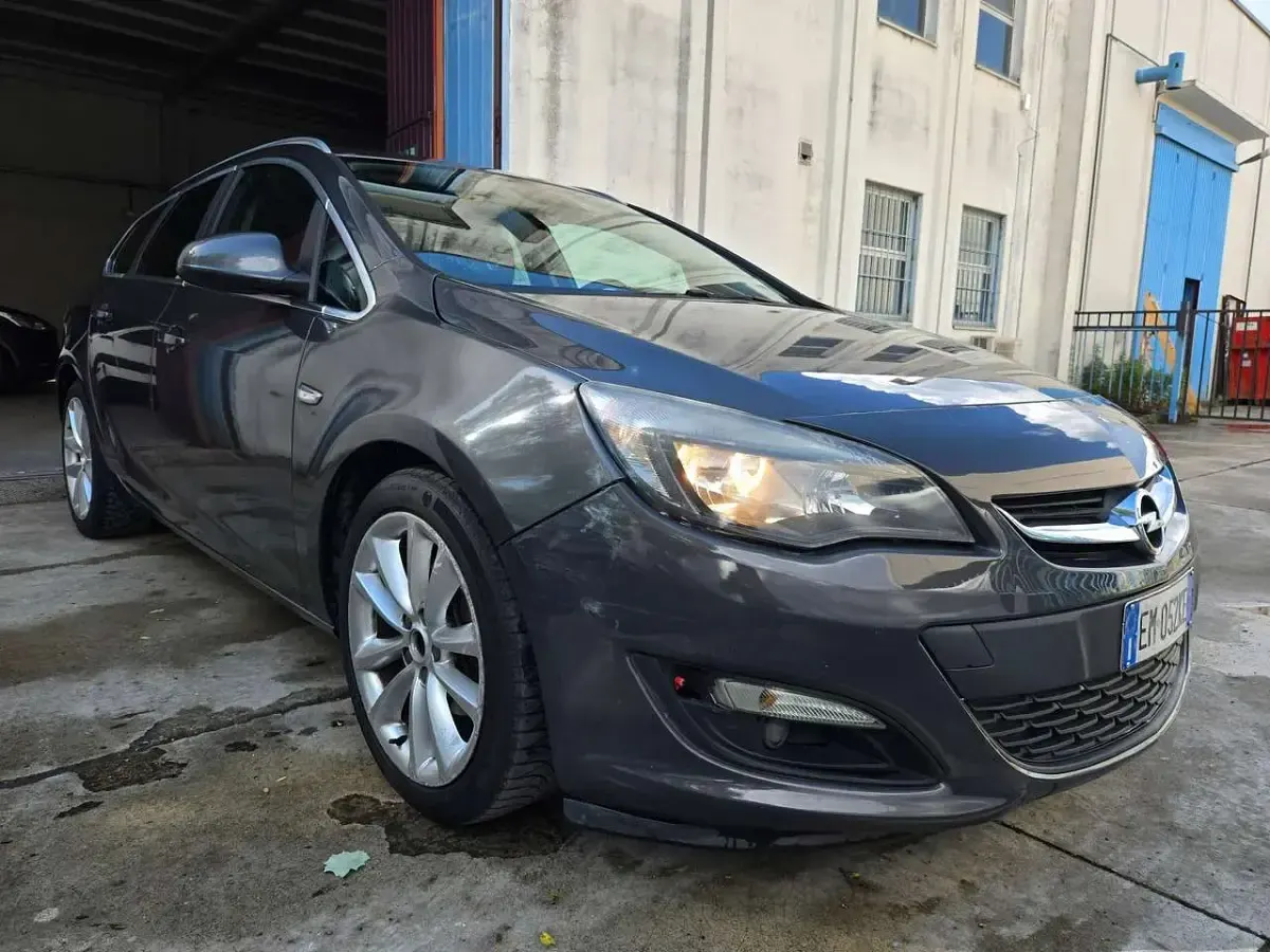 Usata Opel Astra Cosmo 125 CV (91 kW) 2012 Other Station wagon
