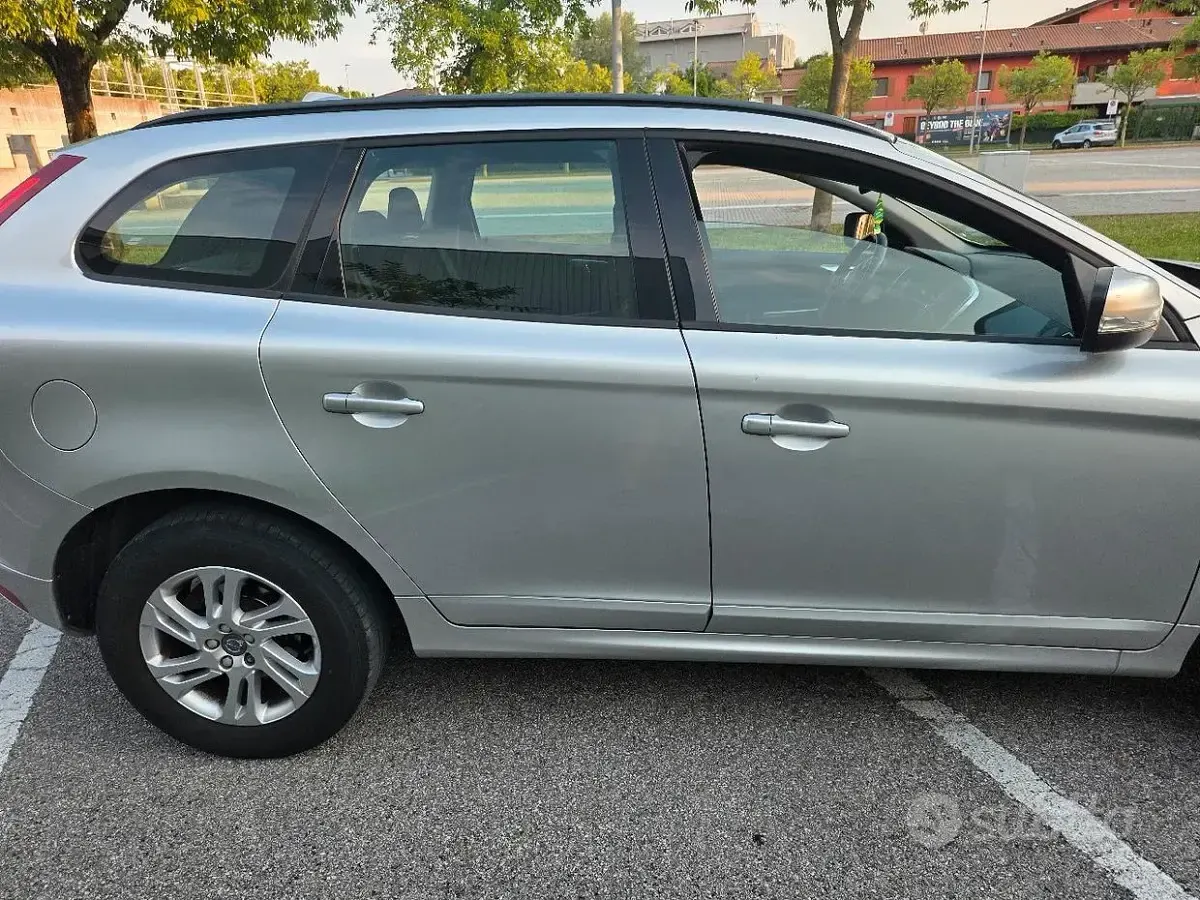 Usata Volvo XC60 150 CV (110 kW) 2016 Grigio SUV