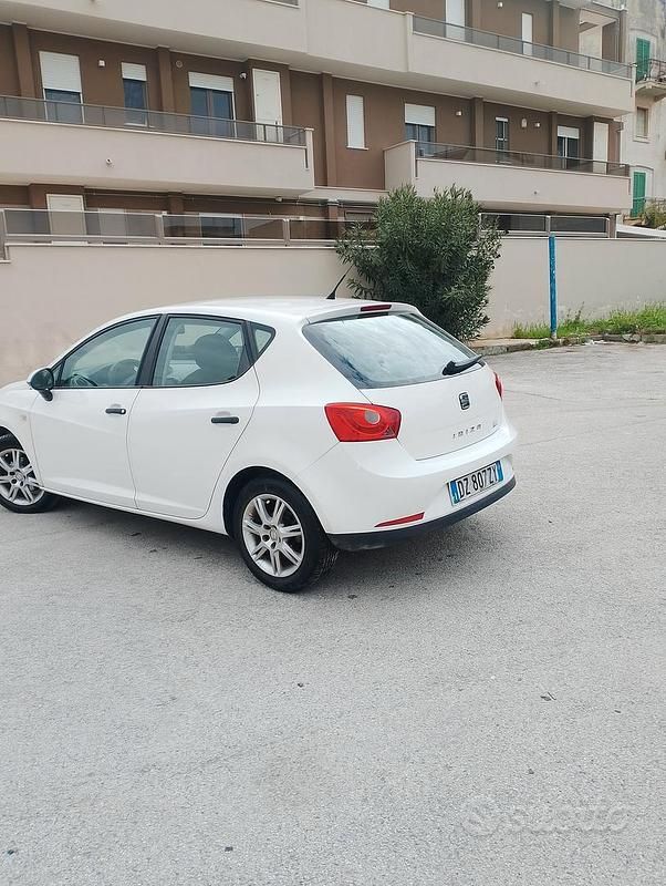 Usata Seat Ibiza 90 CV (66 kW) 2011 Bianco Berlina