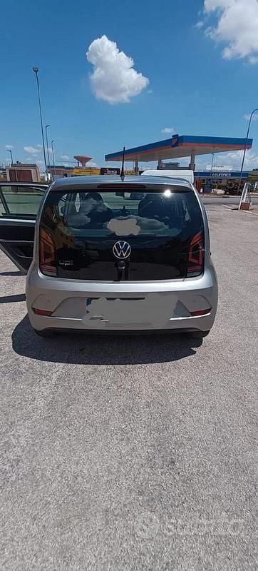 Usata VW up! 65 CV (47 kW) 2021 Grigio Utilitaria