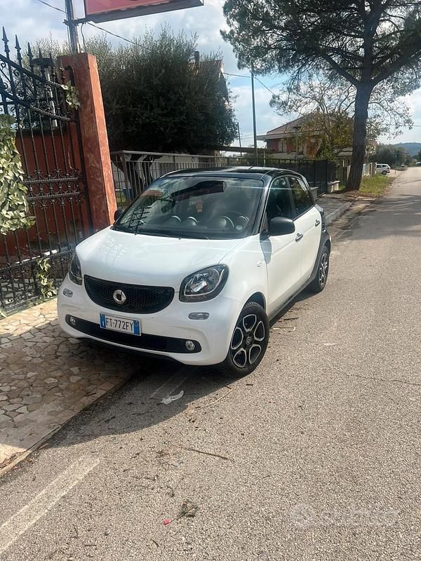 Bianco Usata 2018 Smart ForFour Utilitaria | 8999 € (Super prezzo) - Immagine 1/4