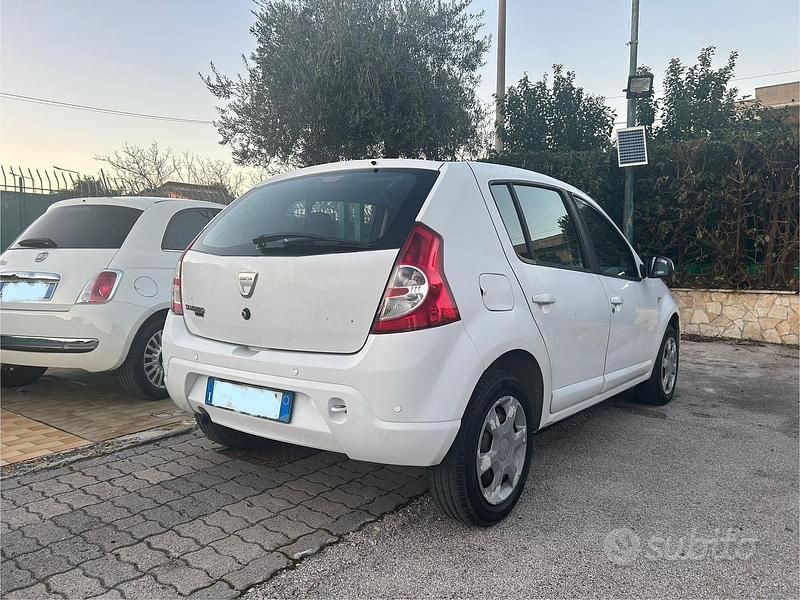 Usata Dacia Sandero 75 CV (55 kW) 2008 Bianco Utilitaria