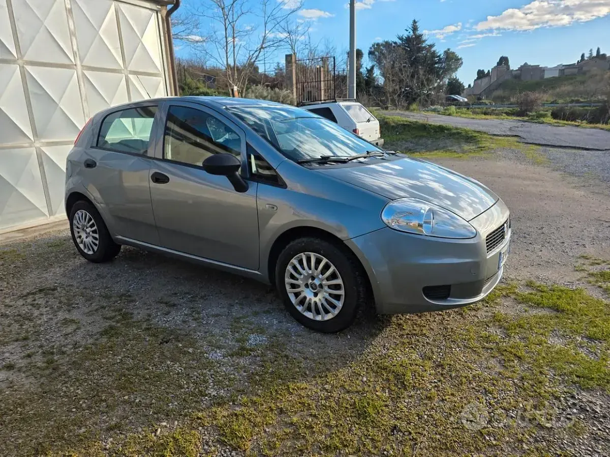 Usata Fiat Punto Lounge 75 CV (55 kW) 2013 Grigio Utilitaria
