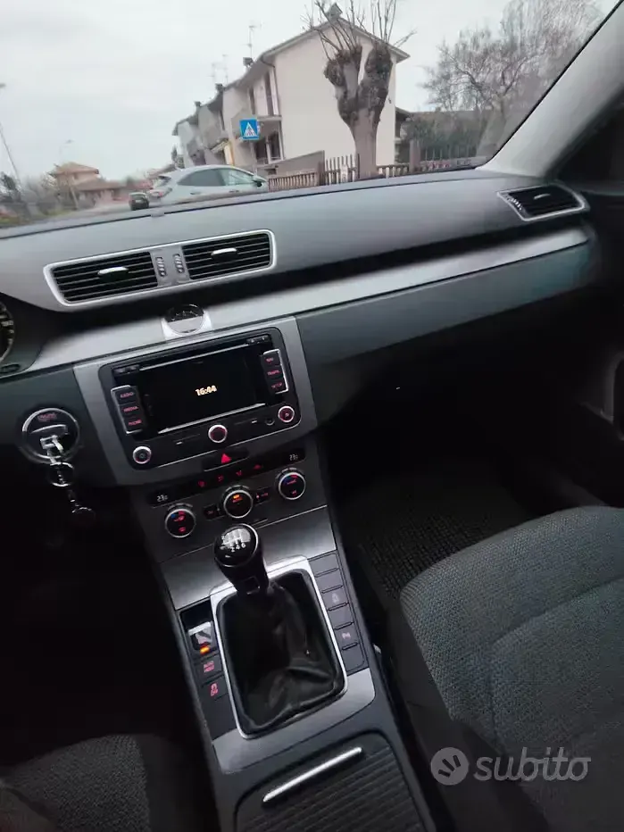 Usata VW Passat 105 CV (77 kW) 2013 Grigio Station wagon