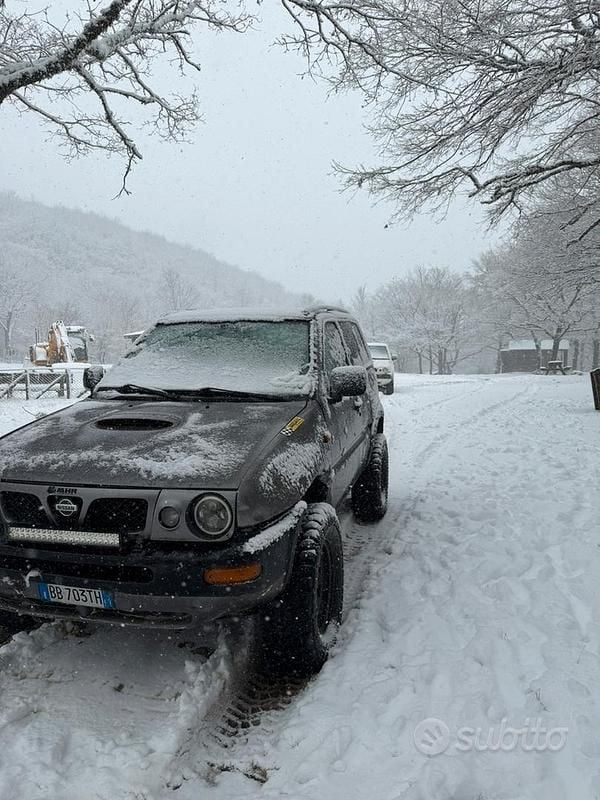 Grigio Usata 1999 Nissan Terrano SUV | 4000 € (Buon prezzo) - Immagine 1/2