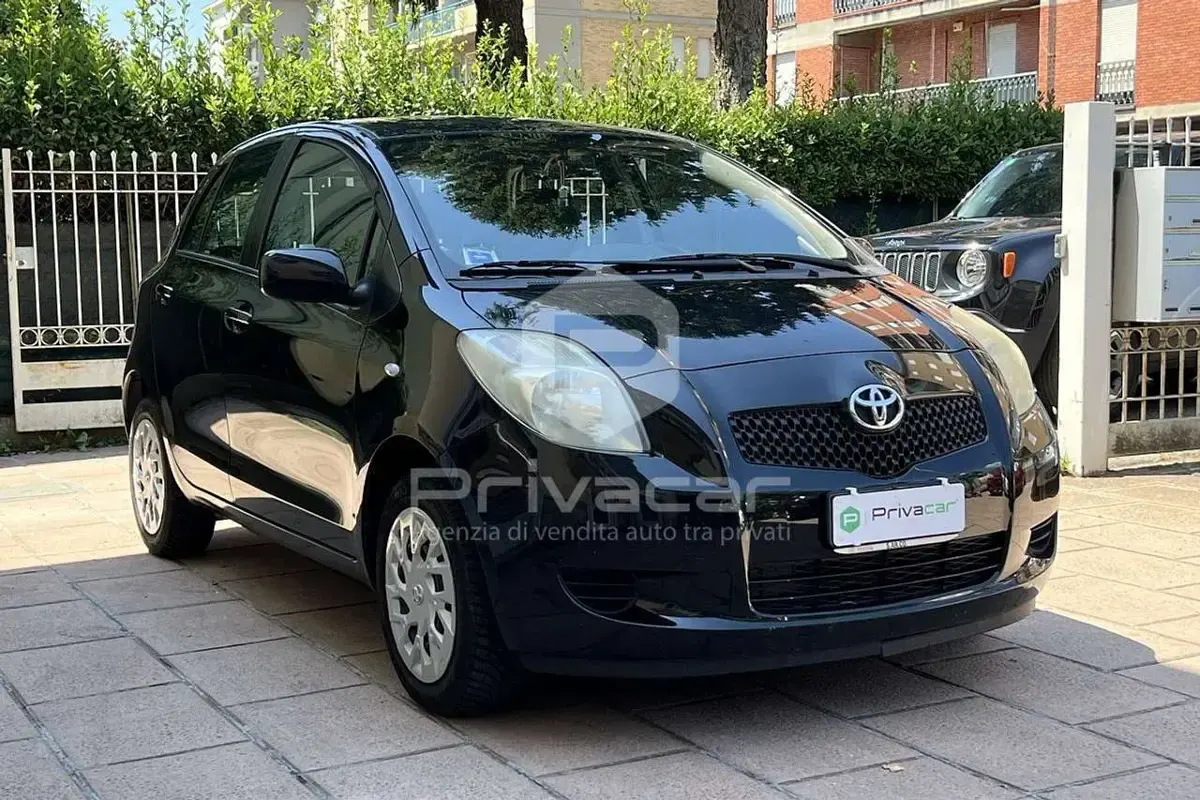 Usata Toyota Yaris Sol 69 CV (50 kW) 2008 Grigio Utilitaria