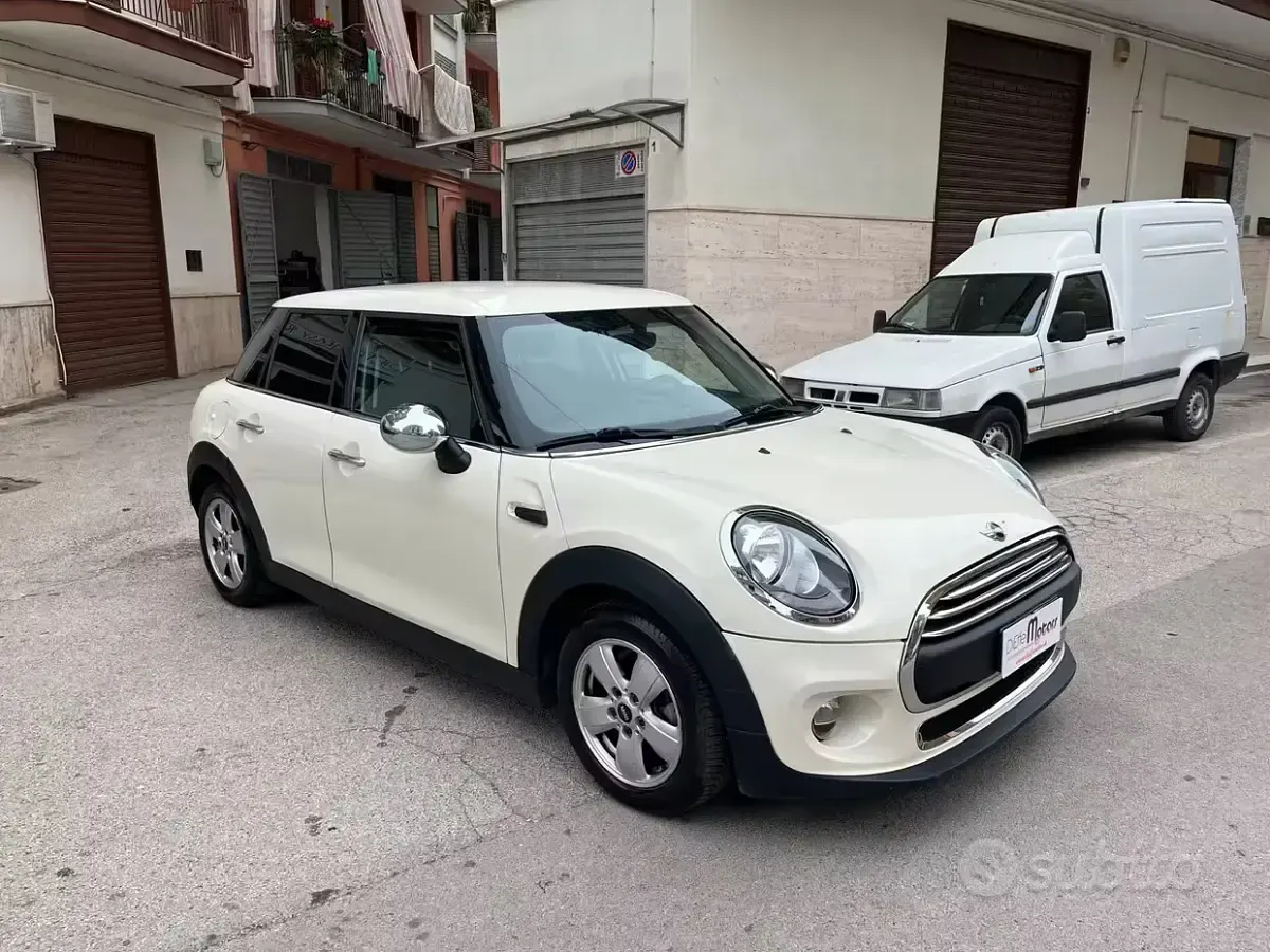 Usata Mini Cooper D Business 95 CV (69 kW) 2017 Bianco Utilitaria