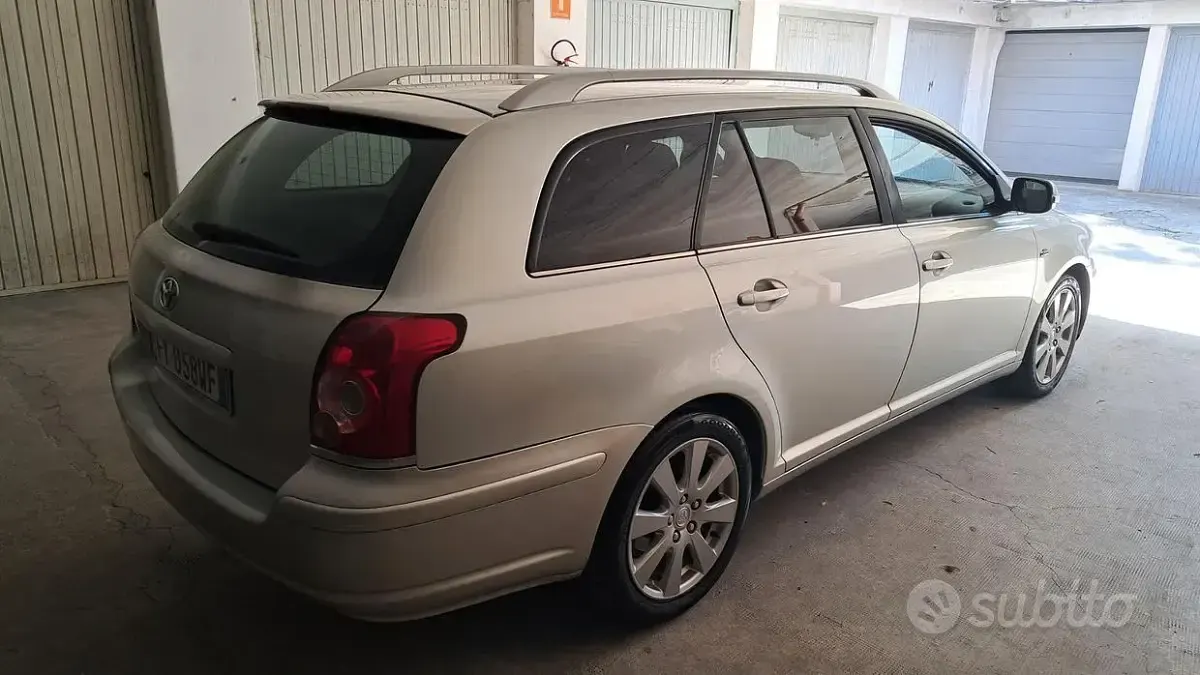 Usata Toyota Avensis 150 CV (110 kW) 2007 Grigio Station wagon