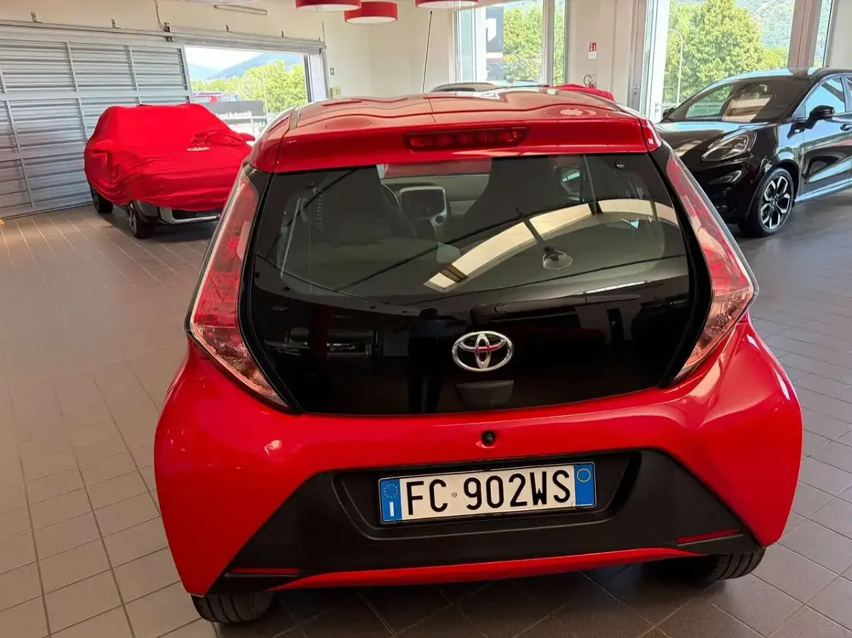 Usata Toyota Aygo Cool 69 CV (50 kW) 2016 Rosso Utilitaria