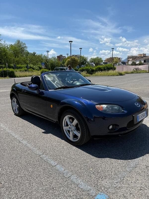 Usata Mazda MX5 High 126 CV (92 kW) 2007 Blu Cabrio