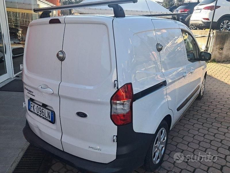 Usata Ford Courier 2017 Bianco Monovolume