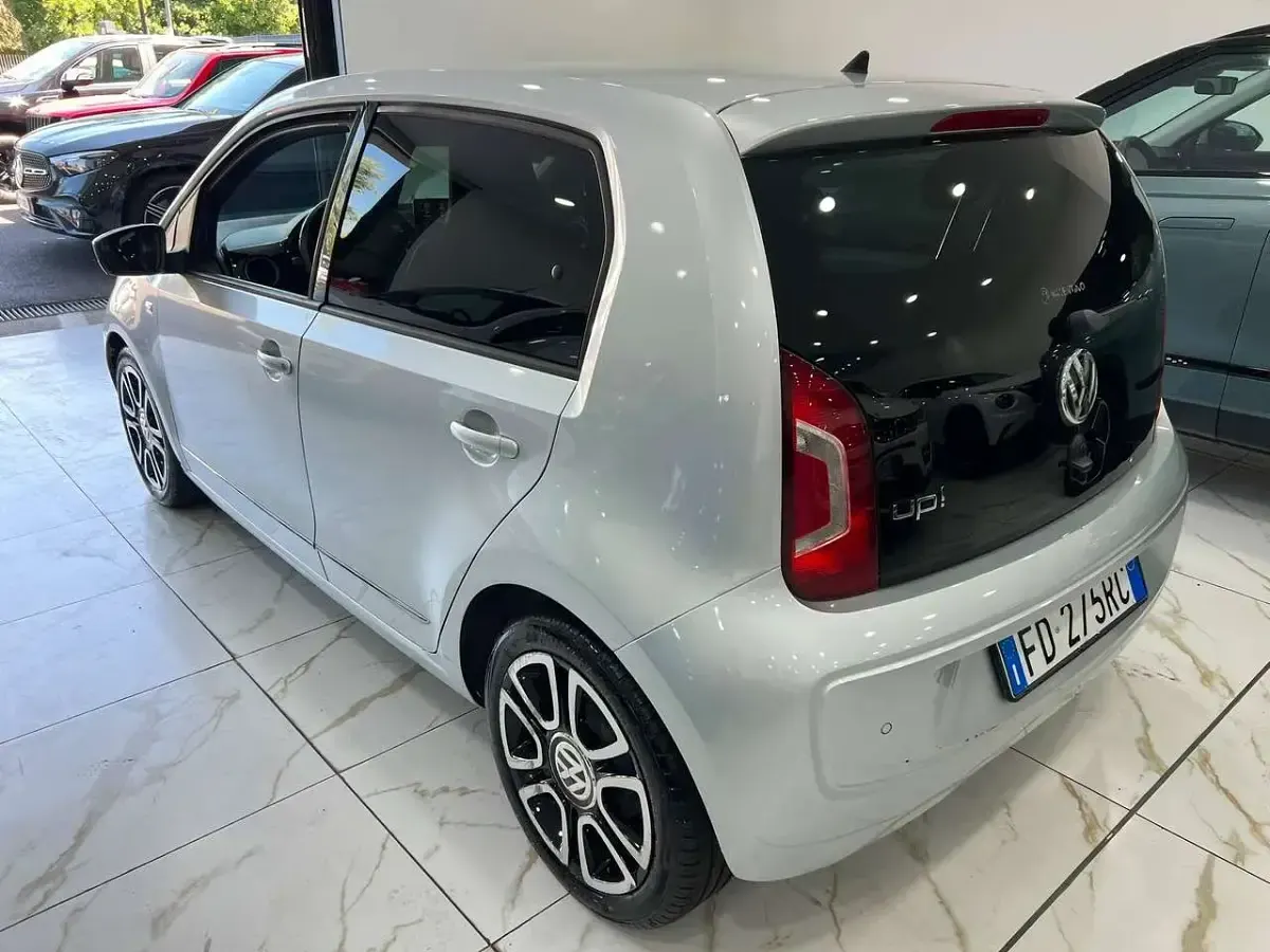Usata VW up! Move 75 CV (55 kW) 2016 Grigio Utilitaria
