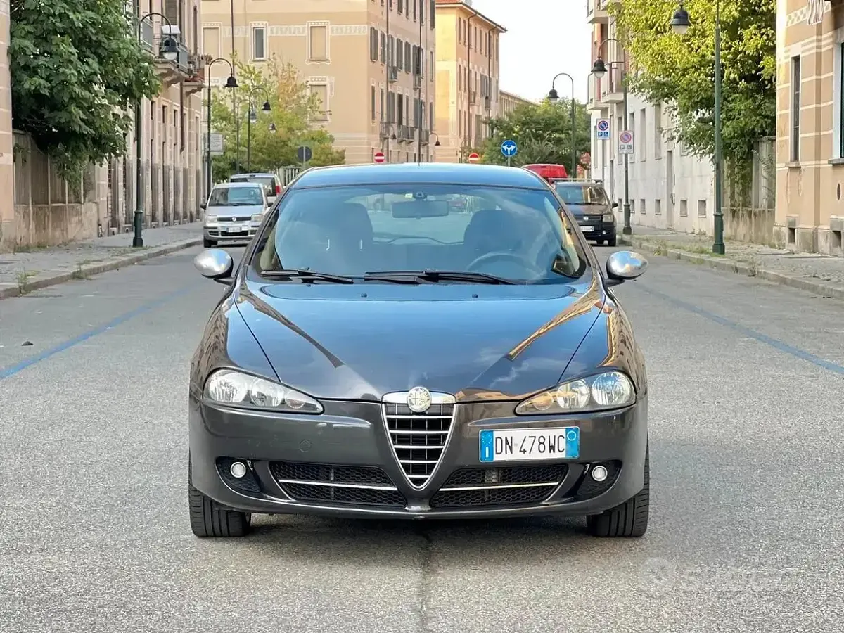 Usata Alfa Romeo 147 Distinctive 105 CV (77 kW) 2008 Grigio lipari metallizzato Utilitaria