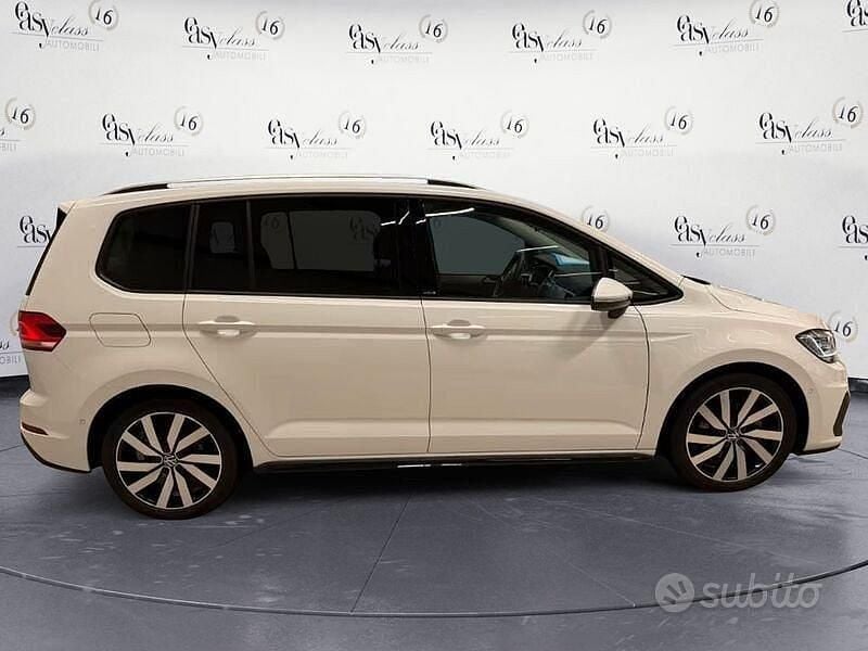 Usata VW Touran R-line 150 CV (110 kW) 2025 Bianco Monovolume