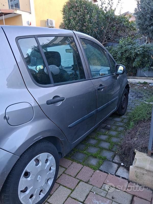 Usata Renault Modus 68 CV (50 kW) 2010 Grigio Monovolume