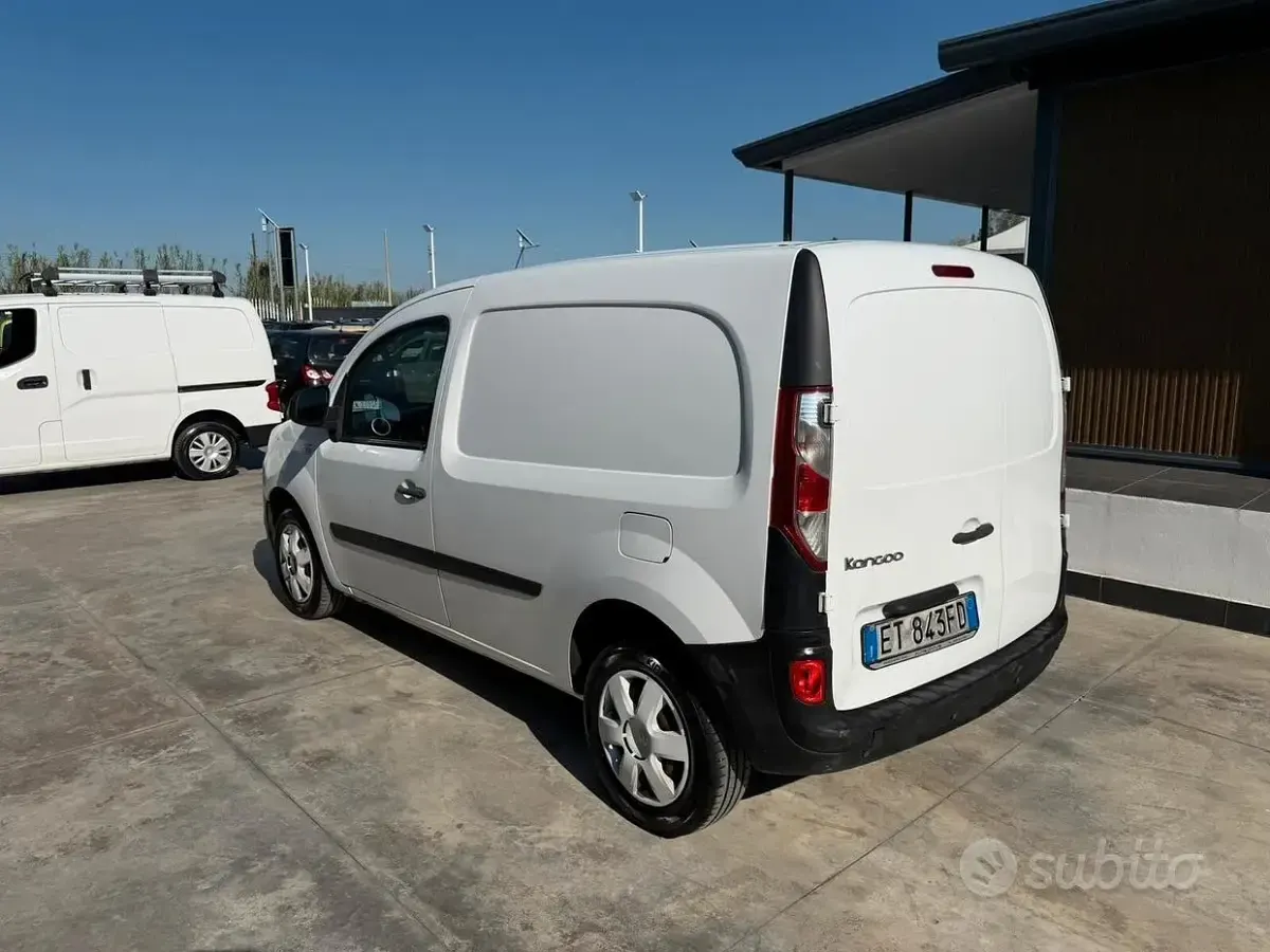 Usado Renault Kangoo 90 CV (66 kW) 2014 Blanco Monovolumen