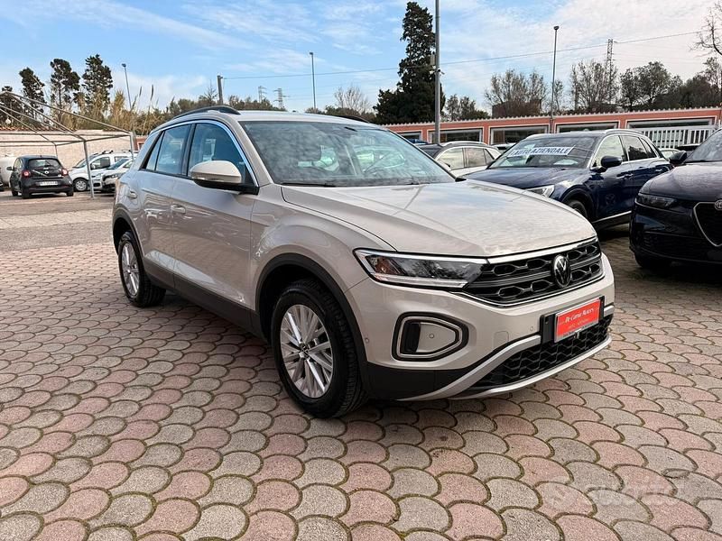 Usata VW T-Roc 116 CV (85 kW) 2023 Beige SUV