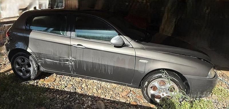 Usata Alfa Romeo 147 Progression 120 CV (88 kW) 2010 Grigio Utilitaria