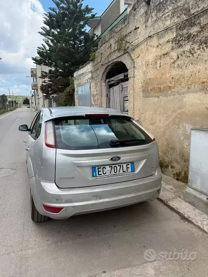 Usata Ford Focus 90 CV (66 kW) 2010 Grigio Berlina