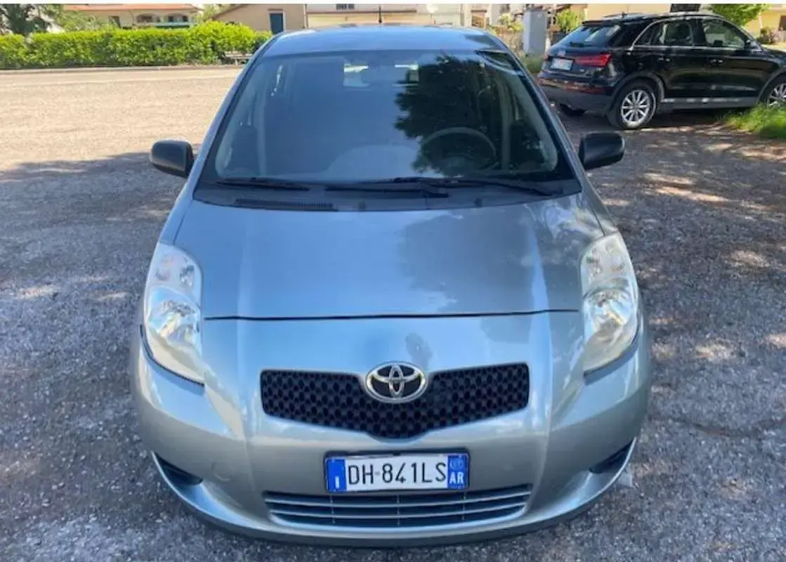 Usata Toyota Yaris 69 CV (50 kW) 2007 Blu/azzurro Utilitaria