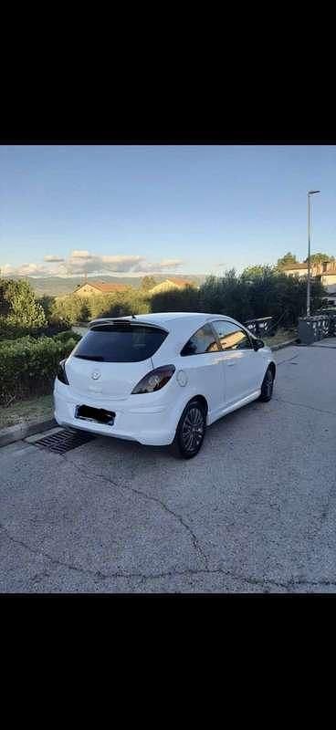Usata Opel Corsa Sport 75 CV (55 kW) 2013 Berlina