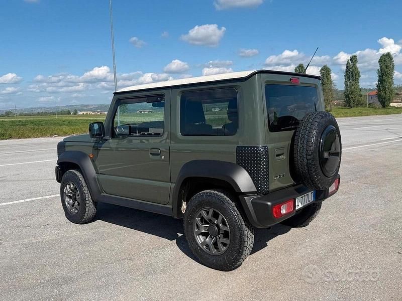 Usata Suzuki Jimny 102 CV (75 kW) 2020 Verde SUV